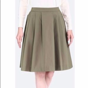 ✨3 for $25 ✨ Uniqlo skirt